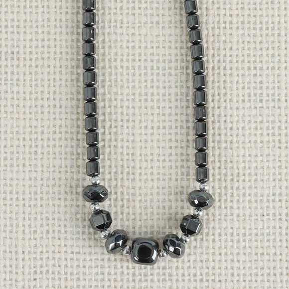 Women's Hematite Beaded Necklace 16 in - Picture 3 of 5